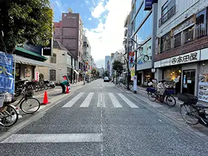 るもーる烏山メイン通りをまっすぐ進みます