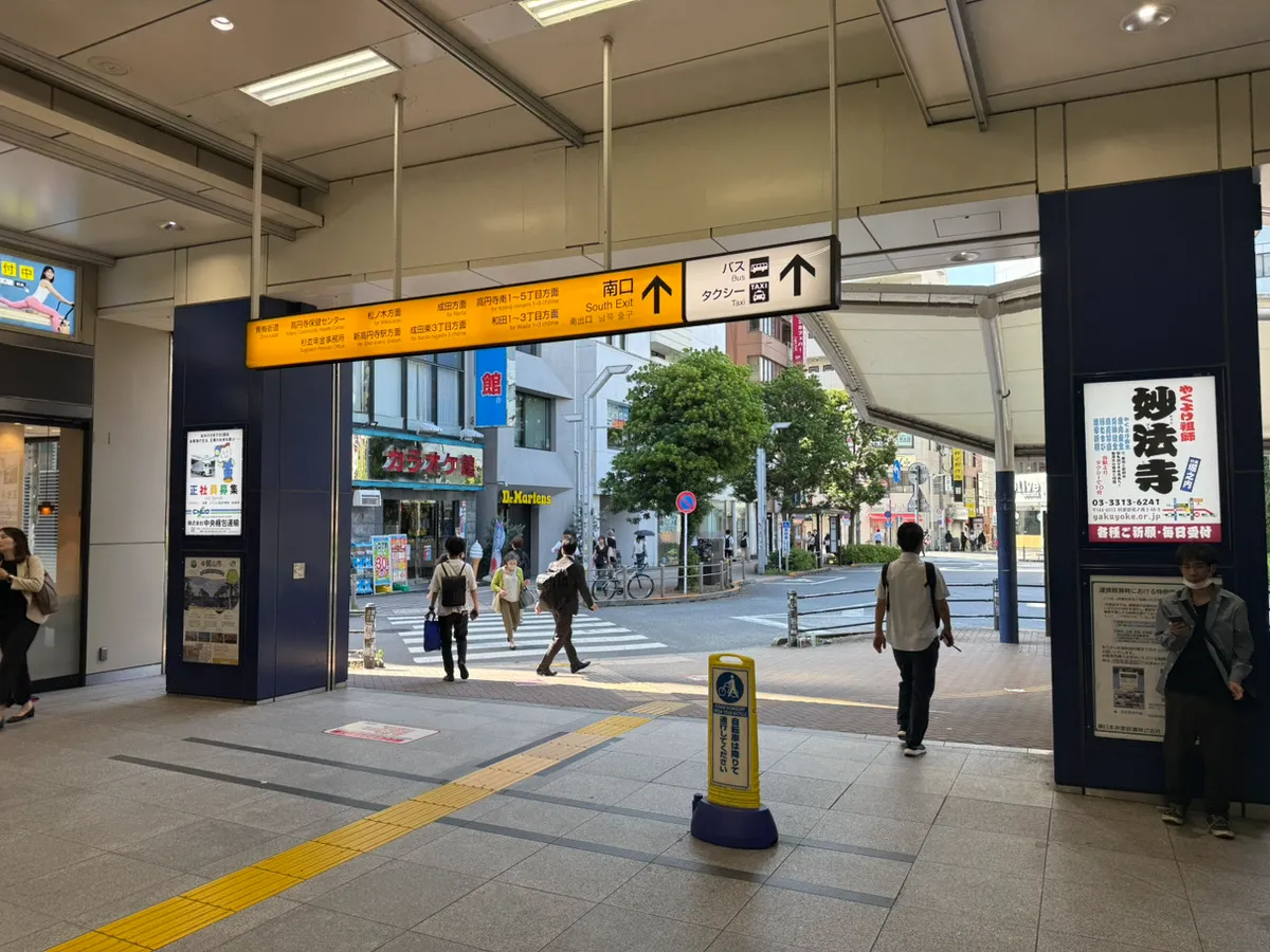 高円寺駅南口を出ます。